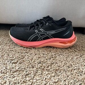 EUC ASICS GT 2000 11 Running Shoes